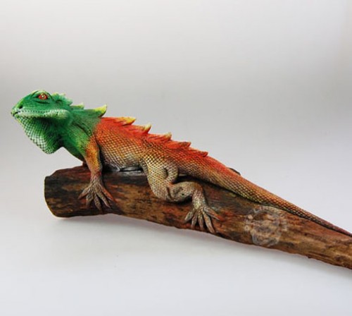 Leguan auf Holz - ca. 25 cm, liegend